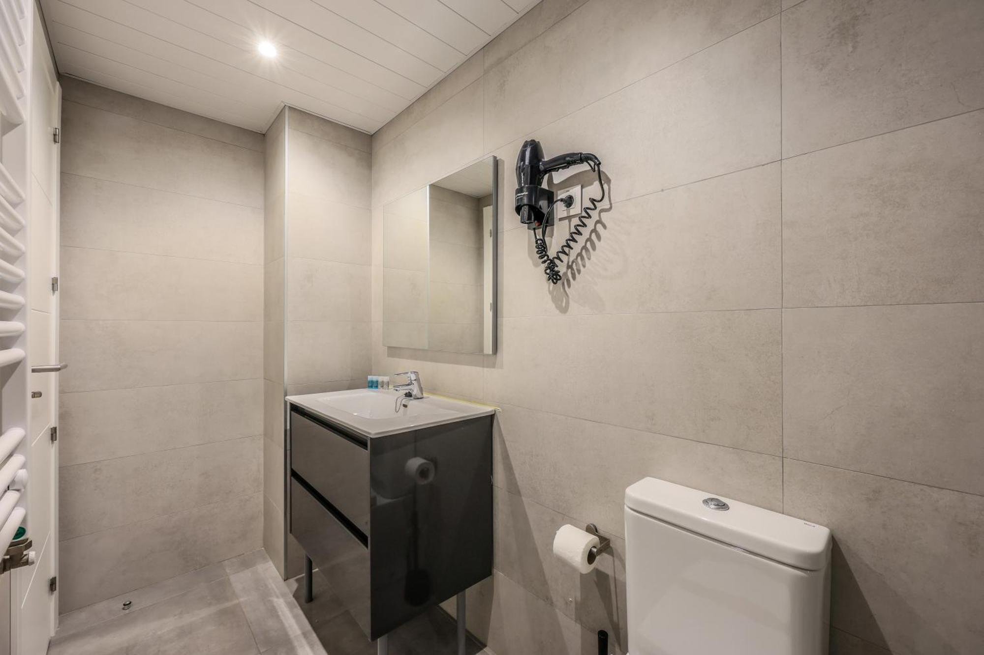 Amazinn Places Blasco De Garay 105 Madrid Esterno foto